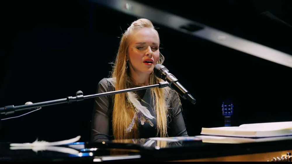 Kadri Voorand and Mihkel Mälgand performing Live in Munich